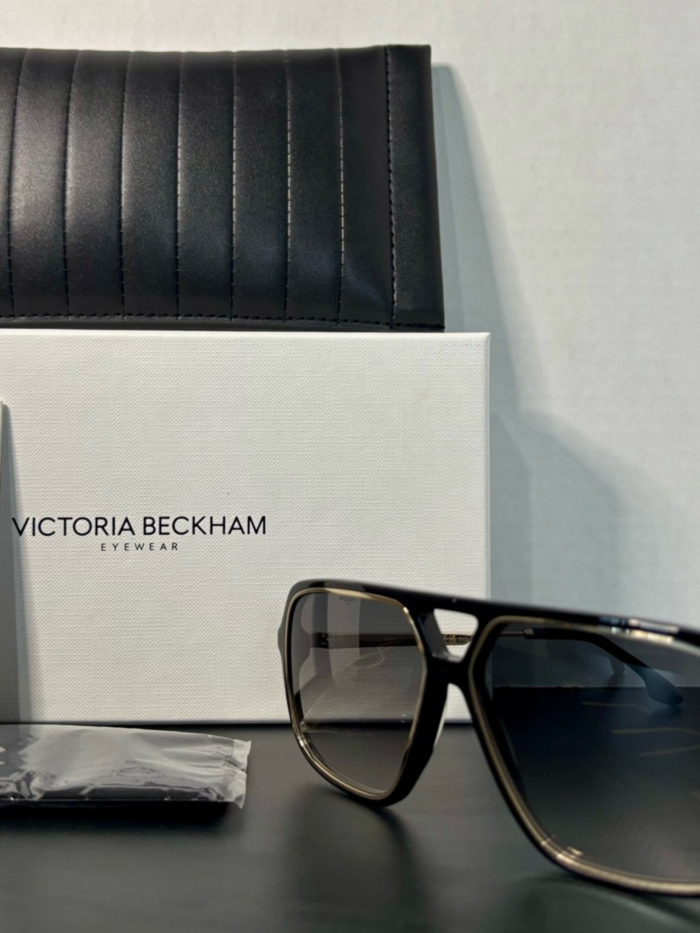 Authentic VICTORIA BECKHAM Black Aviator Style Sunglasses - New with Packaging